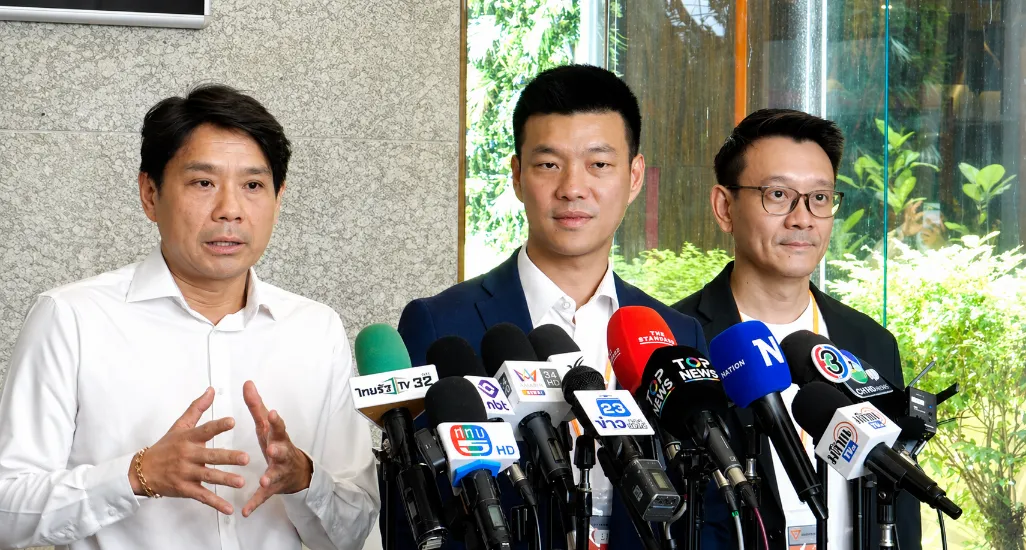 People’s Party Confirms Natthaphong Ruengpanyawut as Leader, Elects Pijarn Chaowapatanawong as New Secretary-General